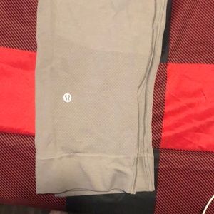 Lululemon crops. Euc.